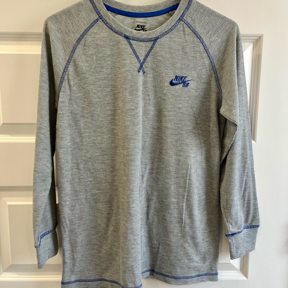 Nike Skateboarding Gray Long Sleeve Shirt, size youth large